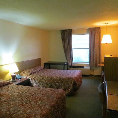 Hollywood Inn & Suites Гарні Екстер'єр фото