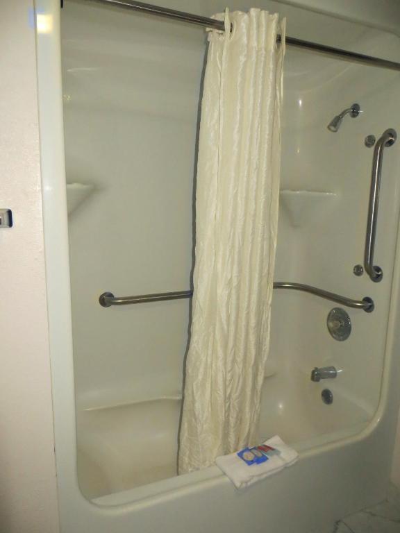 Hollywood Inn & Suites Гарні Екстер'єр фото